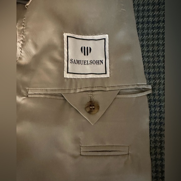 Samuelsohn 44L Blazer
green and sage houndstooth with a navy windowpane - Picture 7 of 11